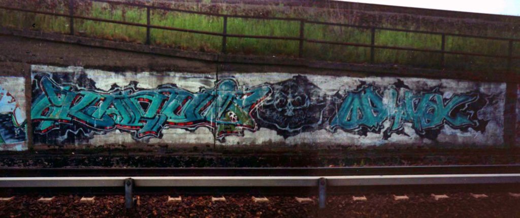 Graffiti Wall in Berlin - Photo by berlingraffiti - karoi, karoy, optik (90s)
