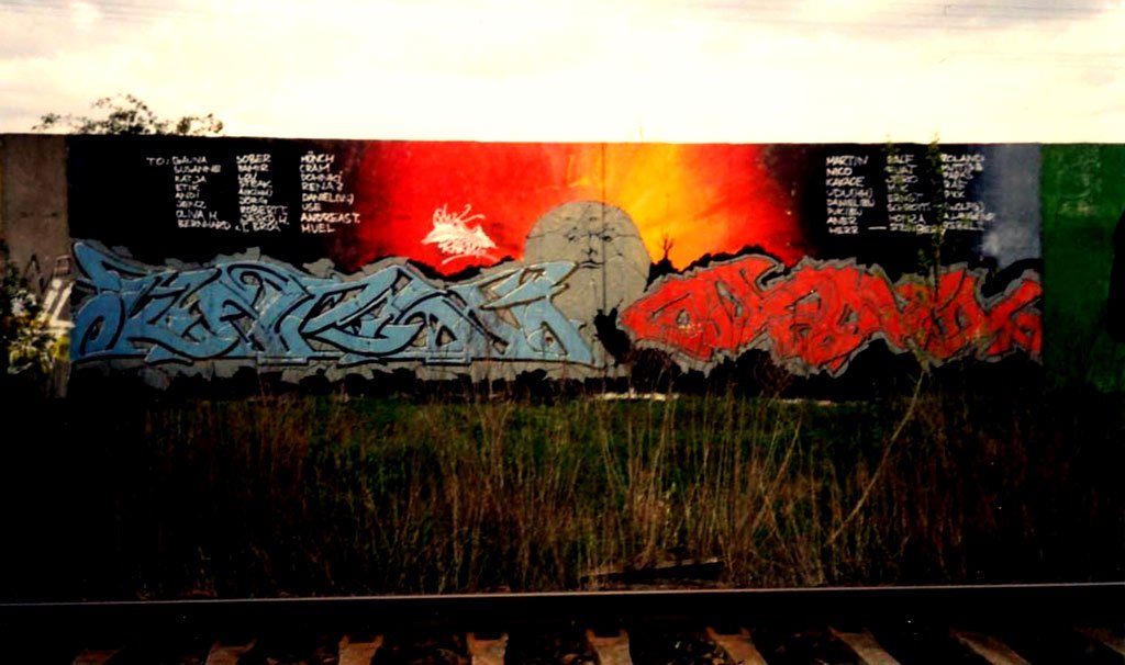 Graffiti Wall in Berlin - Photo by berlingraffiti - karoi, karoy, optik (90s)