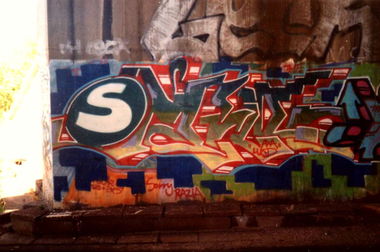 Graffiti Wall in Berlin - Photo by berlingraffiti - smile (90s)