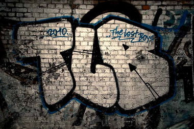 Graffiti Bombing in Berlin - Photo by berlingraffiti (2010)