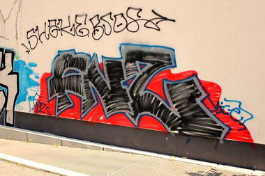 Graffiti Bombing in Berlin - Photo by berlingraffiti - fnz, vice