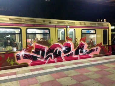 Graffiti Train in Berlin - Photo by berlingraffiti - zwic