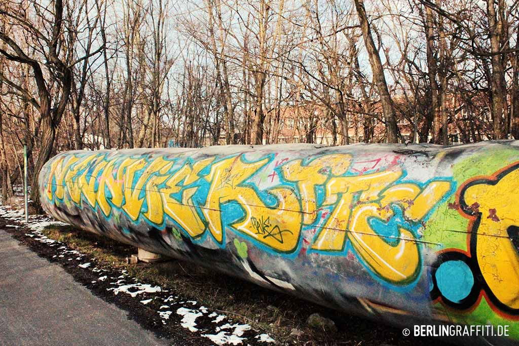 Graffiti Bombing - Photo by berlingraffiti