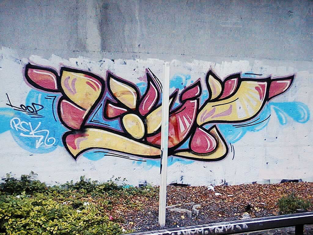 Graffiti Wall in Berlin - Photo by berlingraffiti - loop