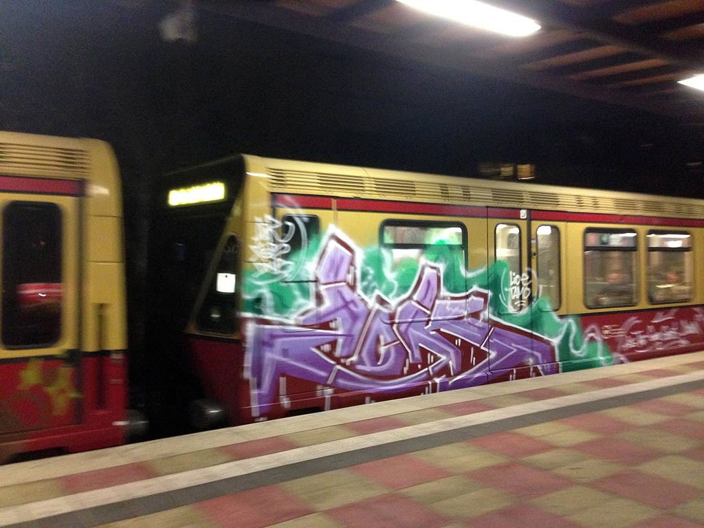 Graffiti Train in Berlin - Photo by berlingraffiti - zok, air, 163