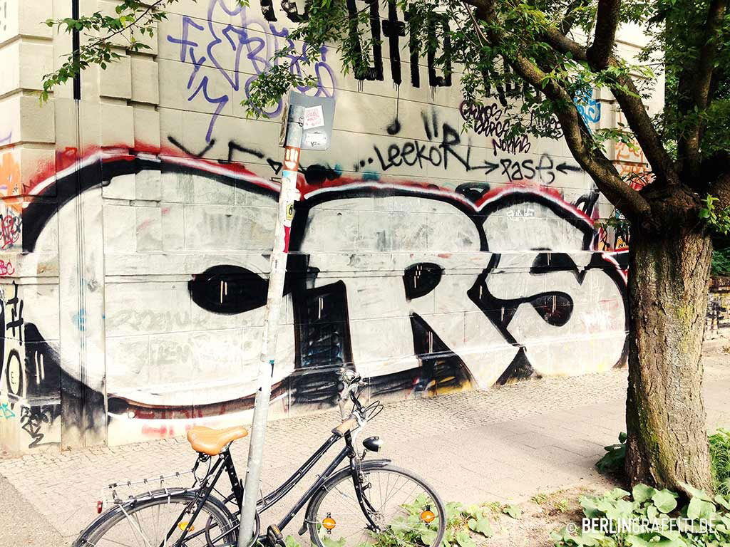 Graffiti Bombing in Berlin - Photo by berlingraffiti - crs (2015)