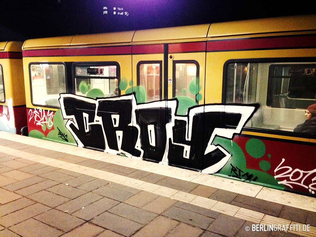 Graffiti Train in Berlin - Photo by berlingraffiti - croy