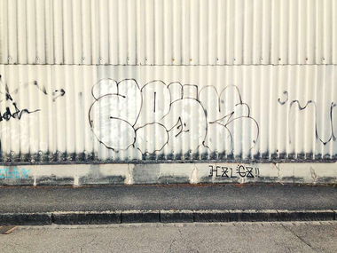 Graffiti Bombing in Basel - Photo by berlingraffiti - zesk