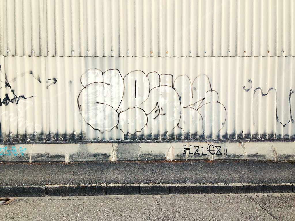 Graffiti Bombing in Basel - Photo by berlingraffiti - zesk