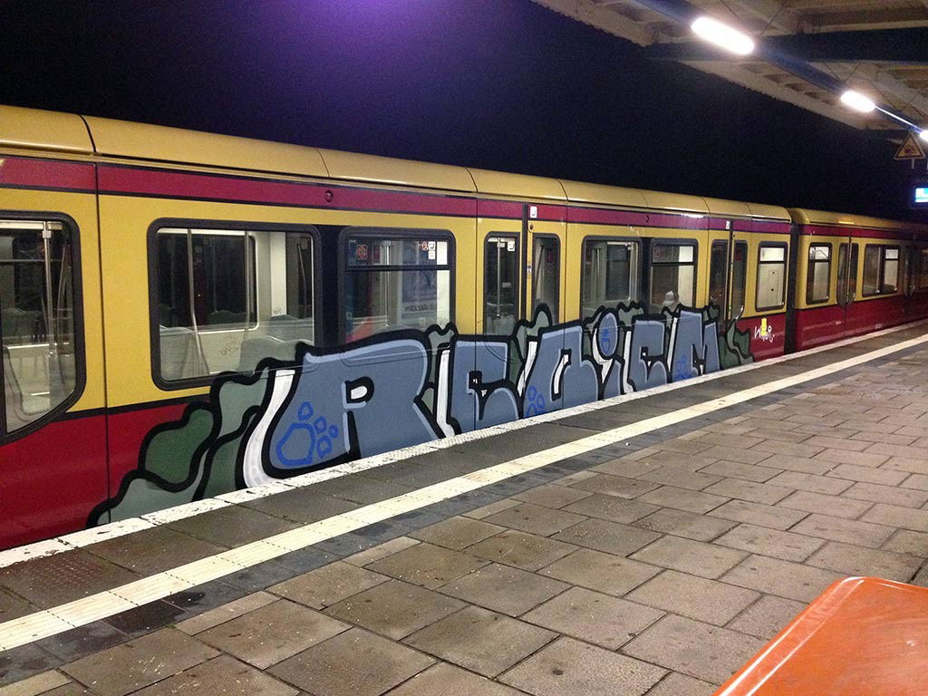 Graffiti Train in Berlin - Photo by berlingraffiti - regiem