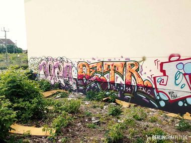 Graffiti Wall in Berlin - Photo by berlingraffiti - roza, petr (2015)