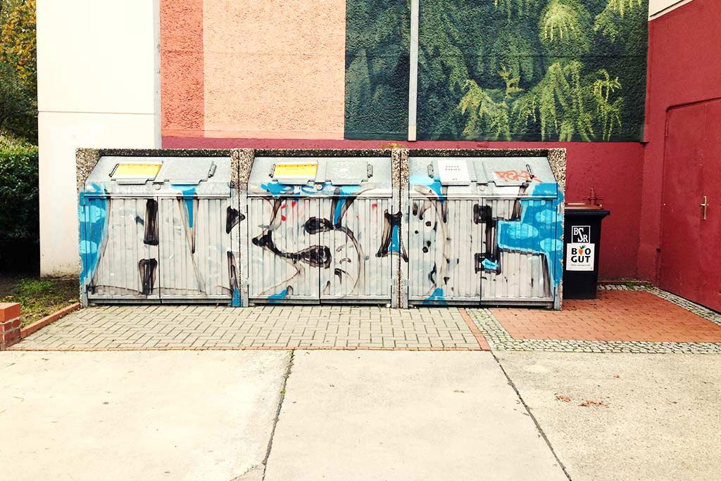 Graffiti Bombing in Berlin - Photo by berlingraffiti - arsoe