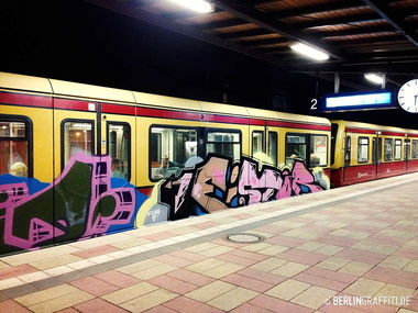 Graffiti Train in Berlin - Photo by berlingraffiti - fistor
