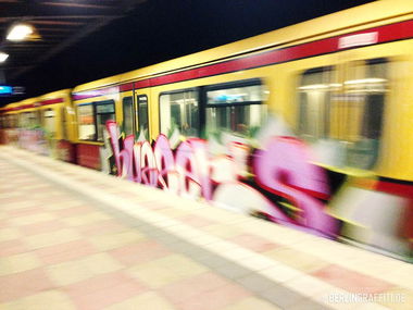 Graffiti Train in Berlin - Photo by berlingraffiti - buzzers