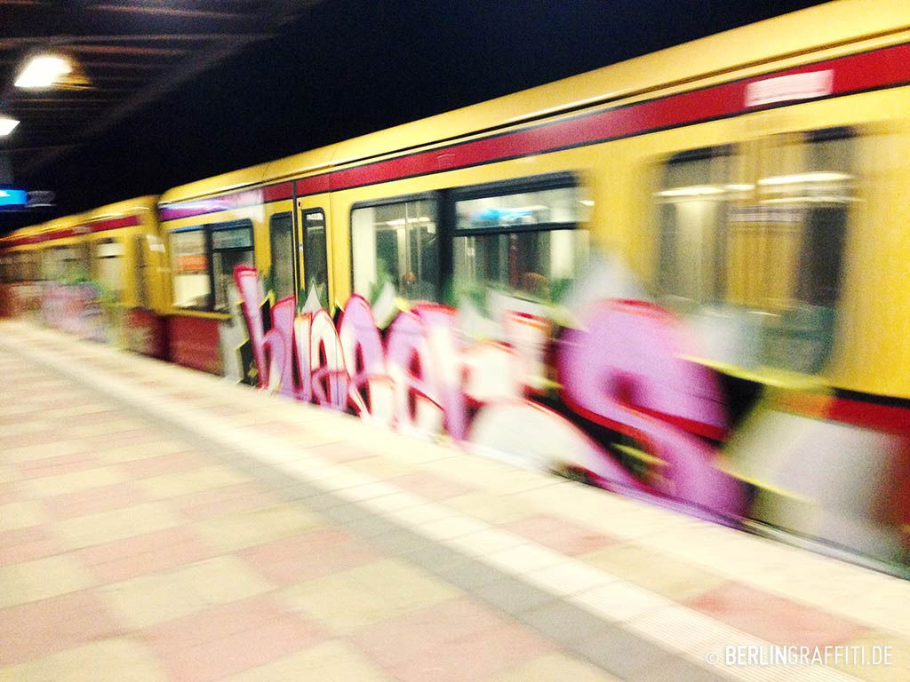 Graffiti Train in Berlin - Photo by berlingraffiti - buzzers