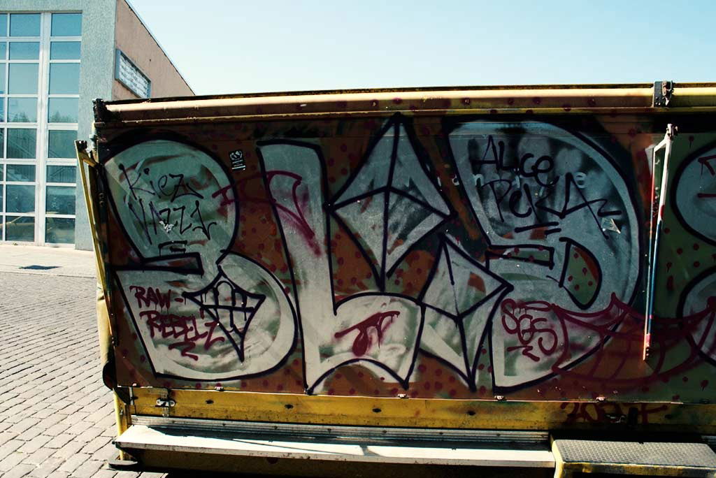 Graffiti Wall in Berlin - Photo by berlingraffiti - blood, sgs, 124