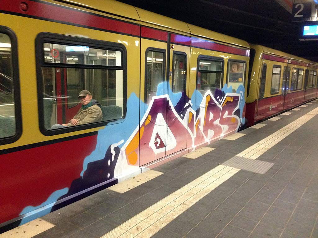 Graffiti Train in Berlin - Photo by berlingraffiti