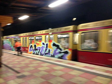 Graffiti Train in Berlin - Photo by berlingraffiti - kilr