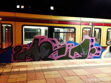Graffiti Train in Berlin - Photo by berlingraffiti - aria