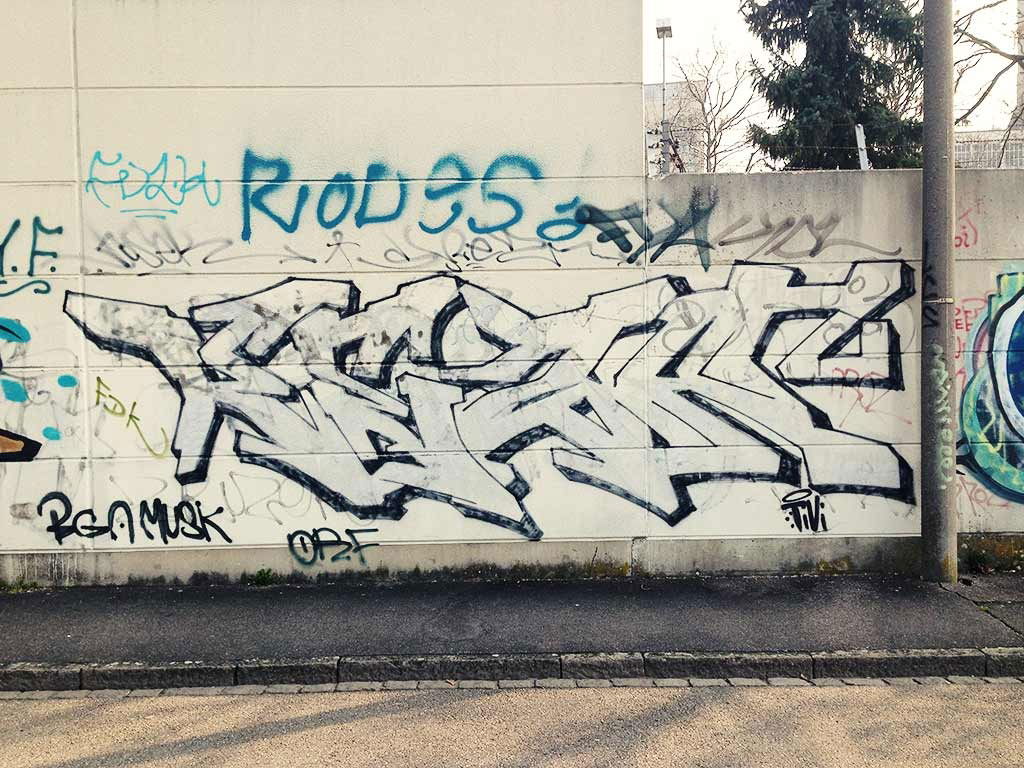 Graffiti Wall in Basel - Photo by berlingraffiti - kesa