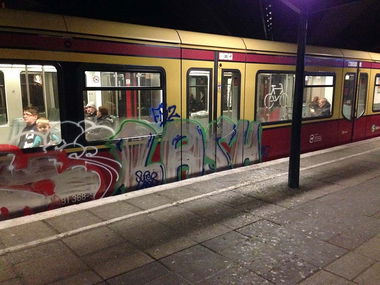 Graffiti Train in Berlin - Photo by berlingraffiti - lash