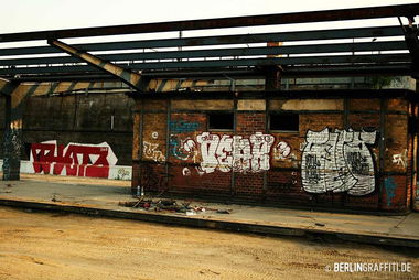 Graffiti Bombing - Photo by berlingraffiti