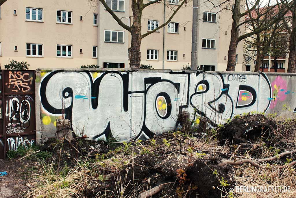 Graffiti Bombing - Photo by berlingraffiti