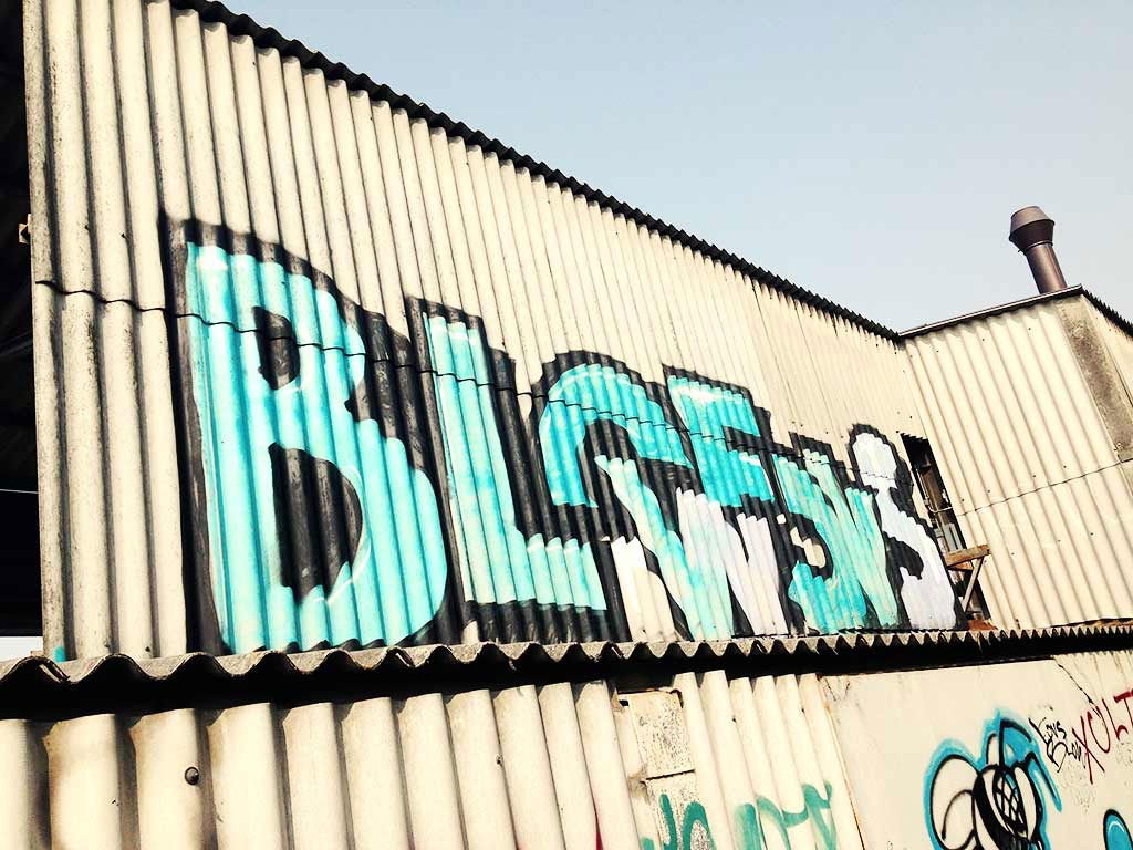 Graffiti Bombing in Basel - Photo by berlingraffiti - blow, fovs