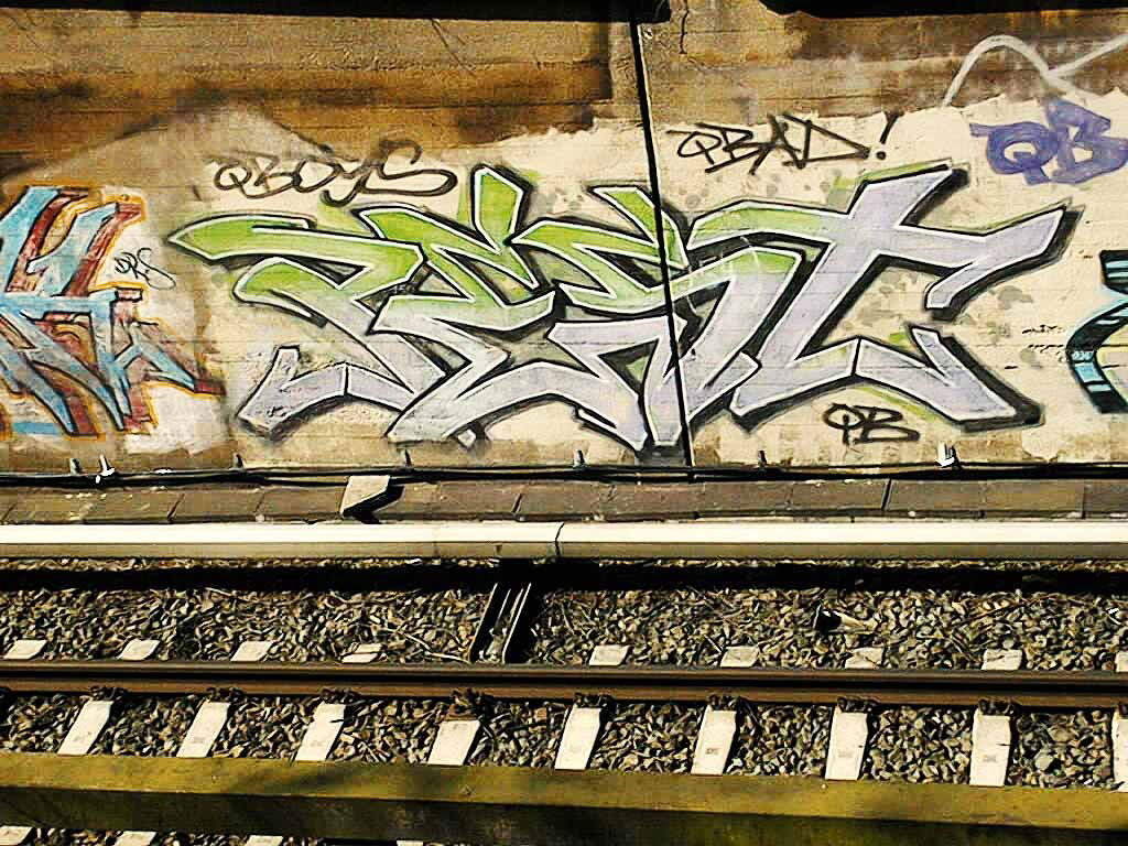 Graffiti Wall in Berlin - Photo by berlingraffiti - pest