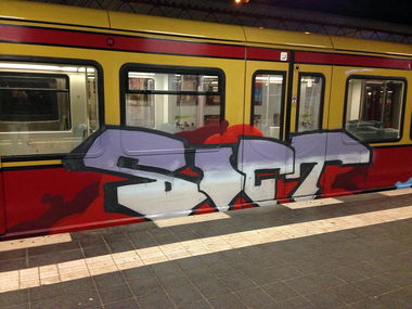 Graffiti Train in Berlin - Photo by berlingraffiti - soct