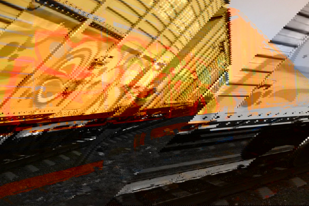 Graffiti Train - Photo by bezebrazie