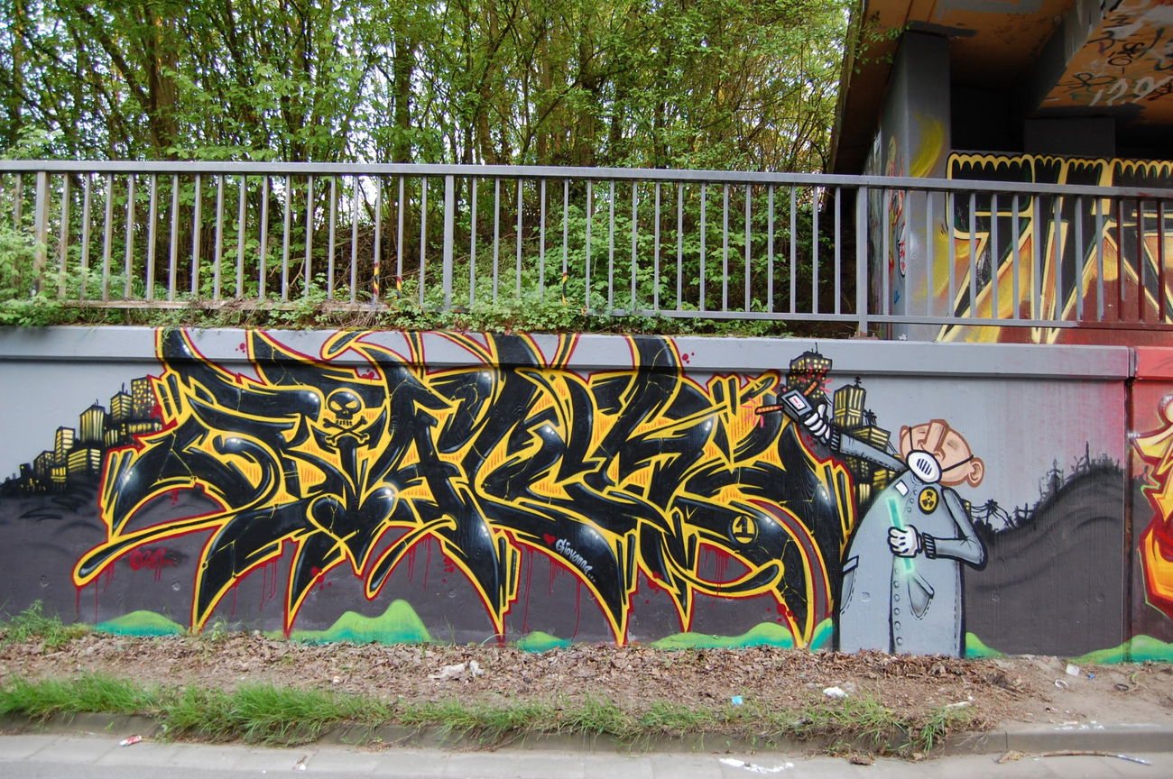 Graffiti Wall - Photo by biatsch