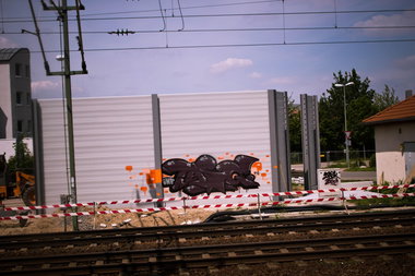 Graffiti Bombing - Photo by bishgeasy - 1task, 2dos