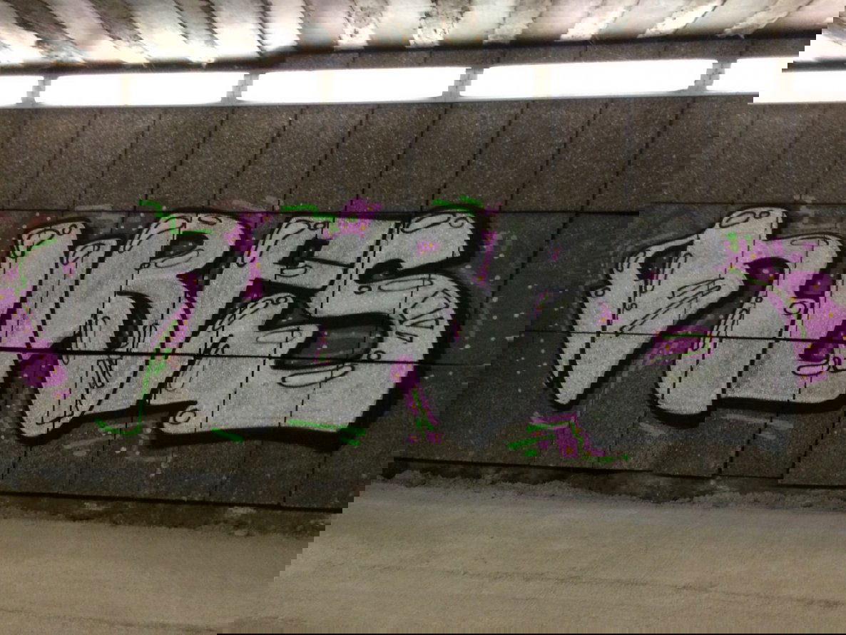 Graffiti Bombing - Photo by bishgeasy - nubes