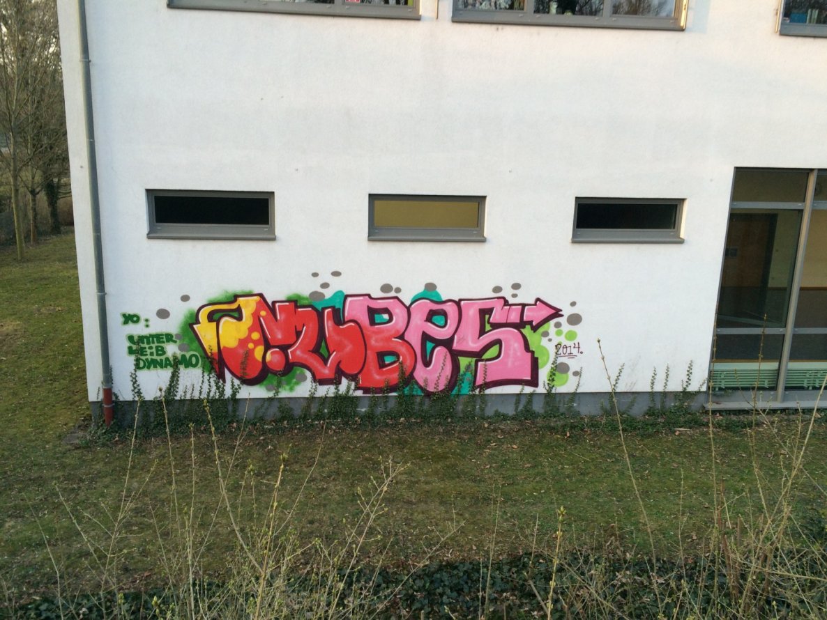 Graffiti Bombing - Photo by bishgeasy - nubes
