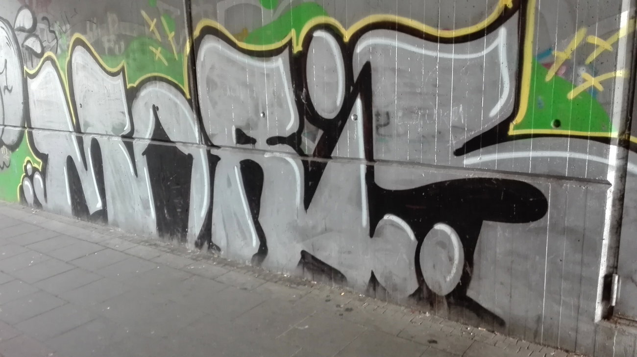 Graffiti Wall - Photo by bocat - Moris