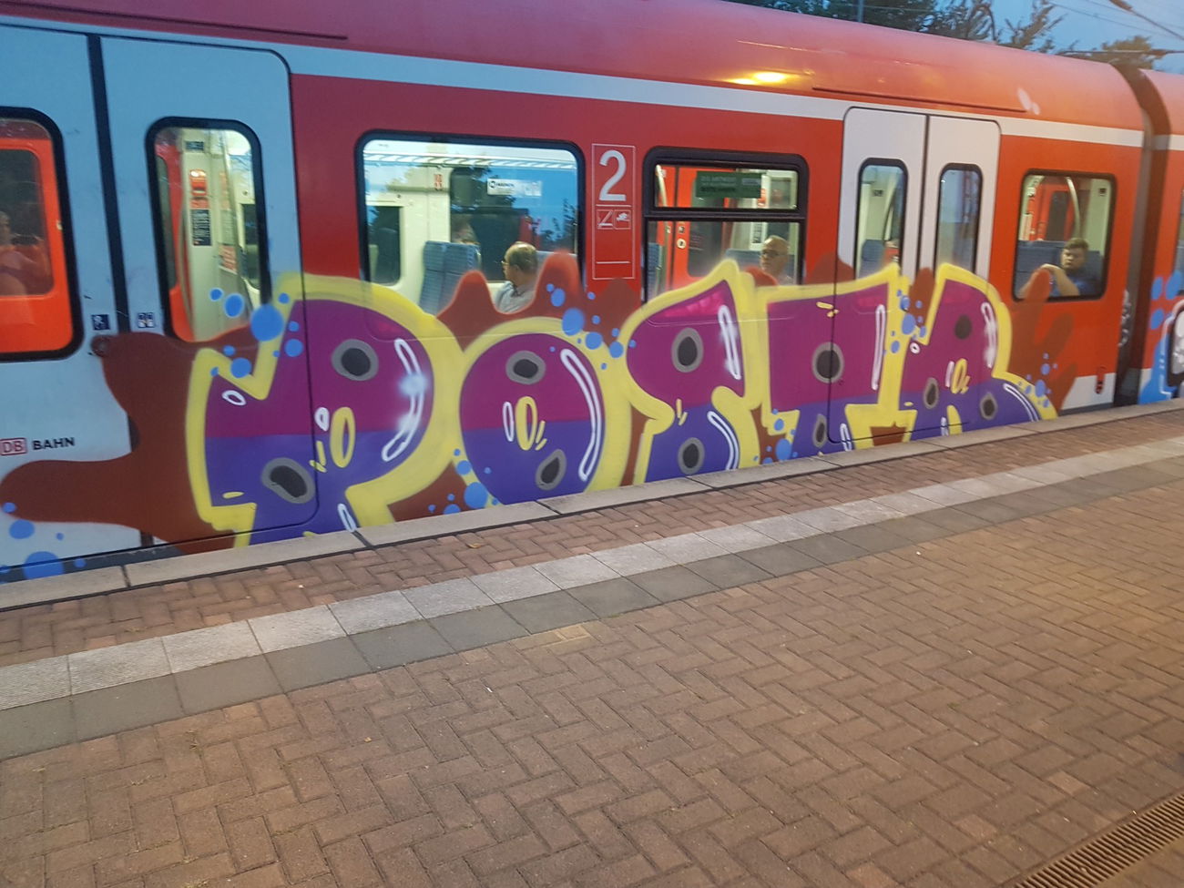 Graffiti Train in Köln - Photo by bocat - POSTR (2018)