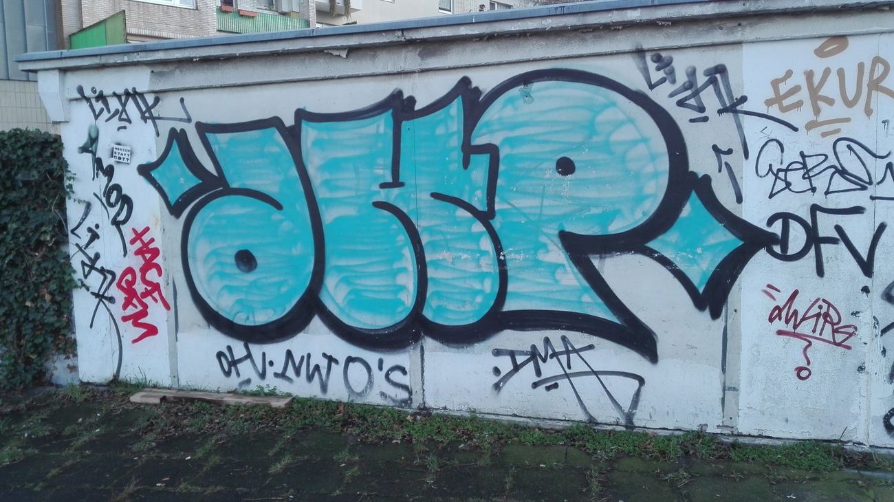 Graffiti Bombing - Photo by bocat - AKP