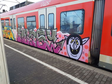 Graffiti Train in Köln - Photo by bocat - PEASY (2018)
