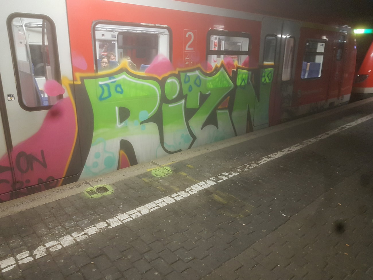 Graffiti Train in Köln - Photo by bocat - RIZN (2018)