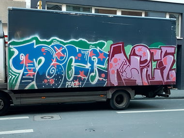 Graffiti Bombing in Köln - Photo by bocat - NICE