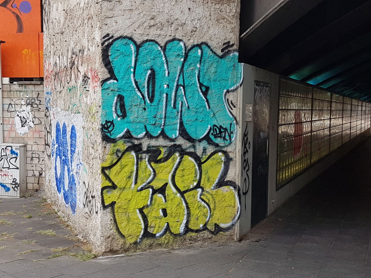 Graffiti Bombing in Köln - Photo by bocat - DOWT/FAIL
