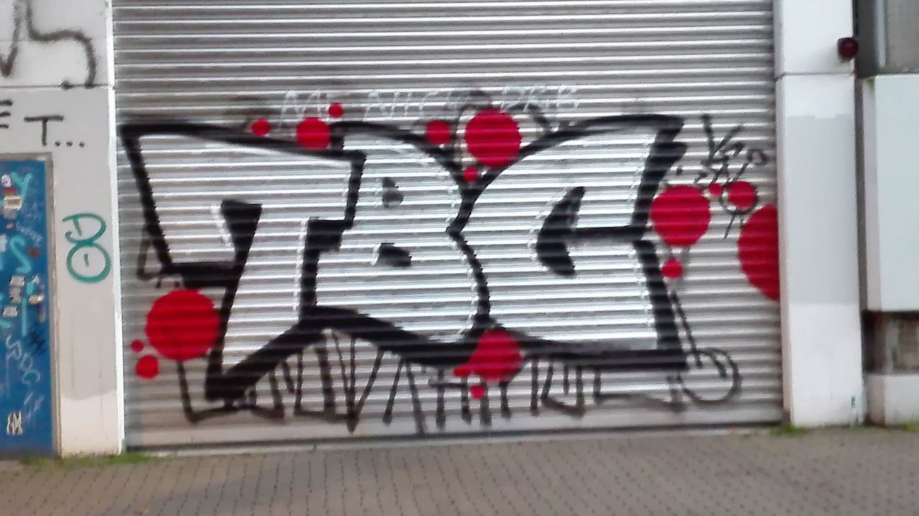 Graffiti Bombing in Köln - Photo by bocat - TBC