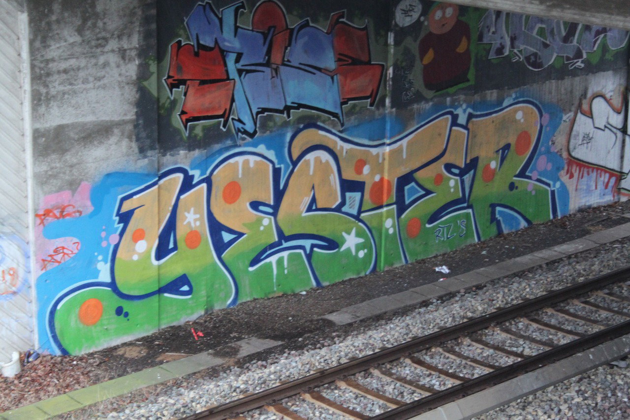 Graffiti Wall - Photo by bocat - YESTER