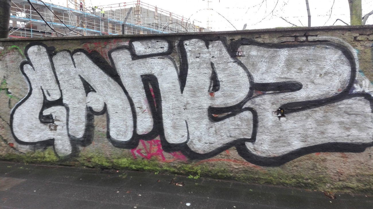 Graffiti Bombing in Köln - Photo by bocat - GANEZ