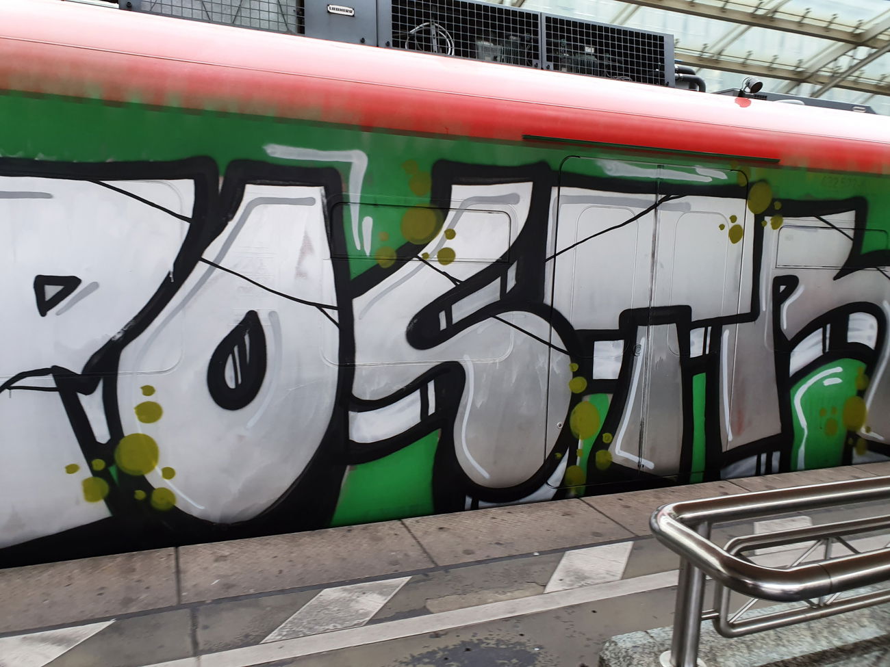 Graffiti Train in Köln - Photo by bocat - POSTR (2019)