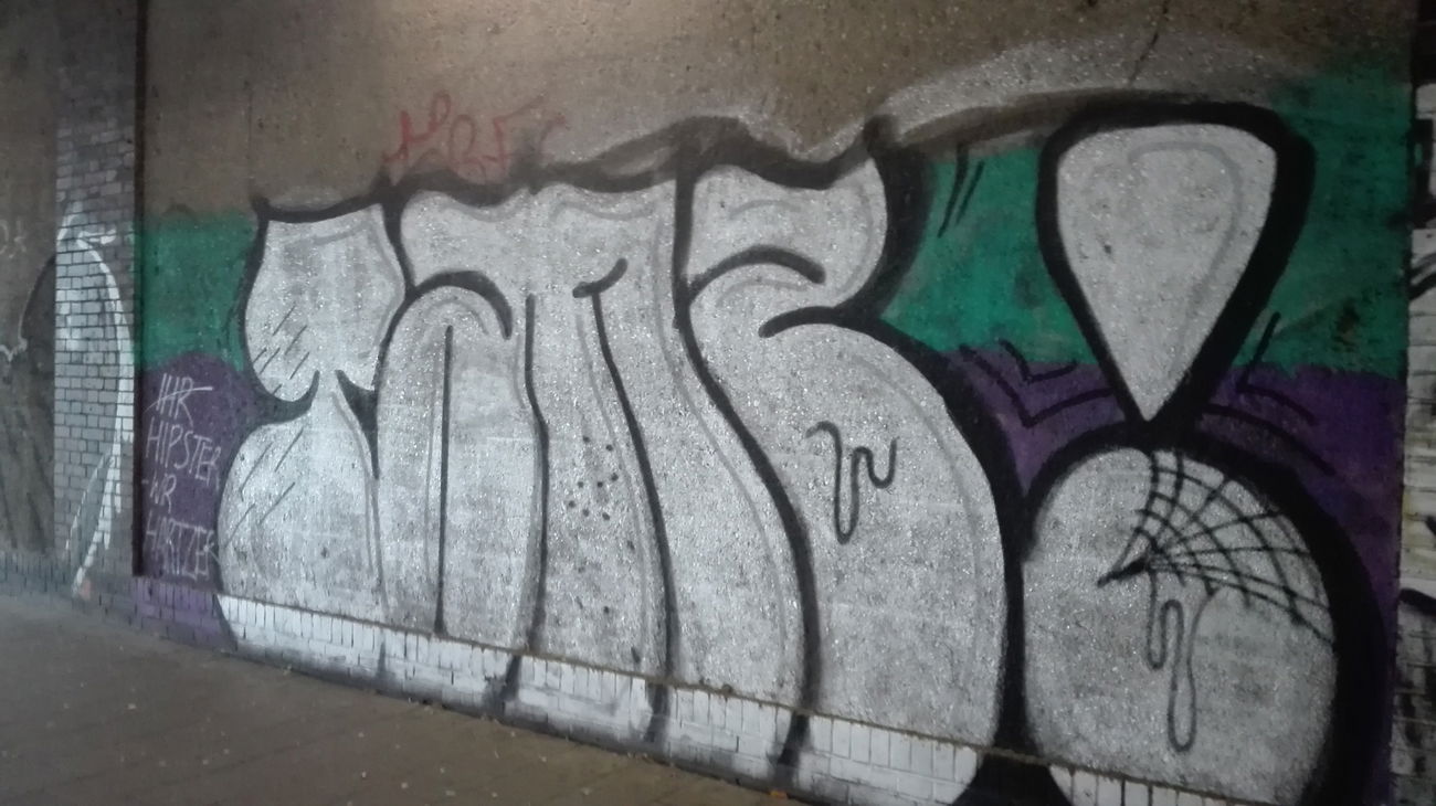 Graffiti Bombing in Bilk - Photo by bocat - TANZ