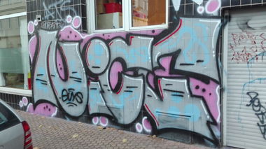 Graffiti Bombing in Köln - Photo by bocat - NICE