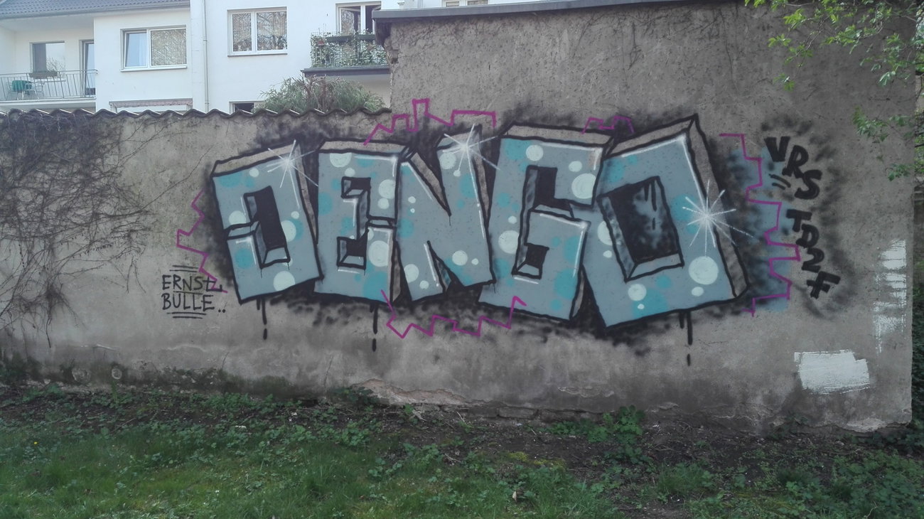 Graffiti Wall - Photo by bocat - Jengo