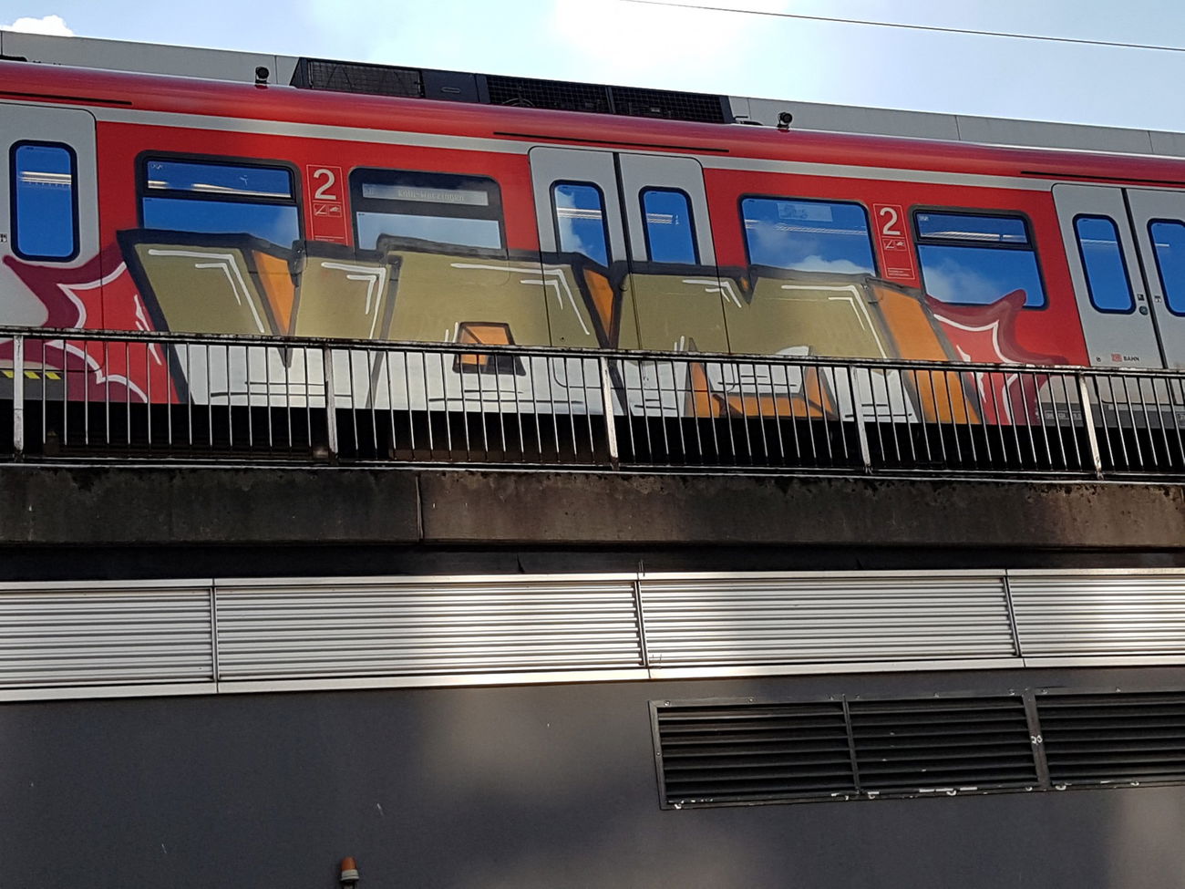 Graffiti Train in Köln - Photo by bocat - VOM (2018)